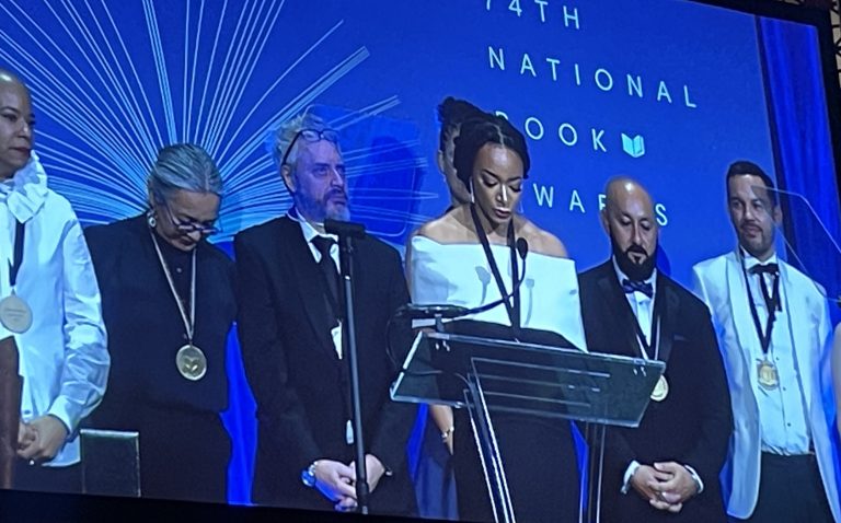 Torres, Blackhawk, Santos Perez et Santat remportent les National Book Awards 2023
