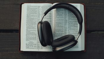 Les ventes de livres audio aux États-Unis ont augmenté de 9 % en 2025, pour atteindre 2,43 milliards de dollars