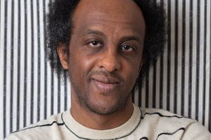 Le président du PEN Amérique, Dinaw Mengestu, démissionne