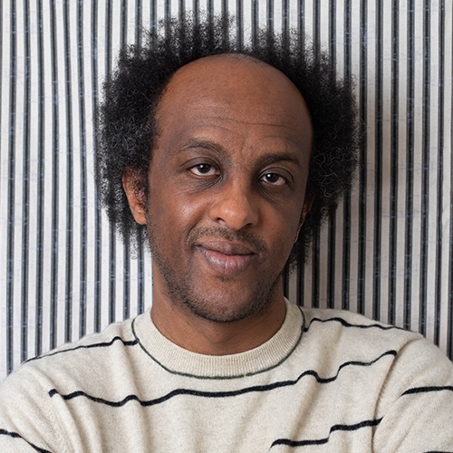 Le président du PEN Amérique, Dinaw Mengestu, démissionne
