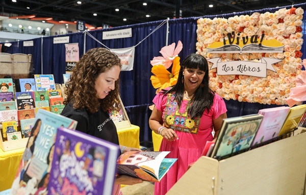 Un libraire de Chicago lance une publication bilingue pour enfants