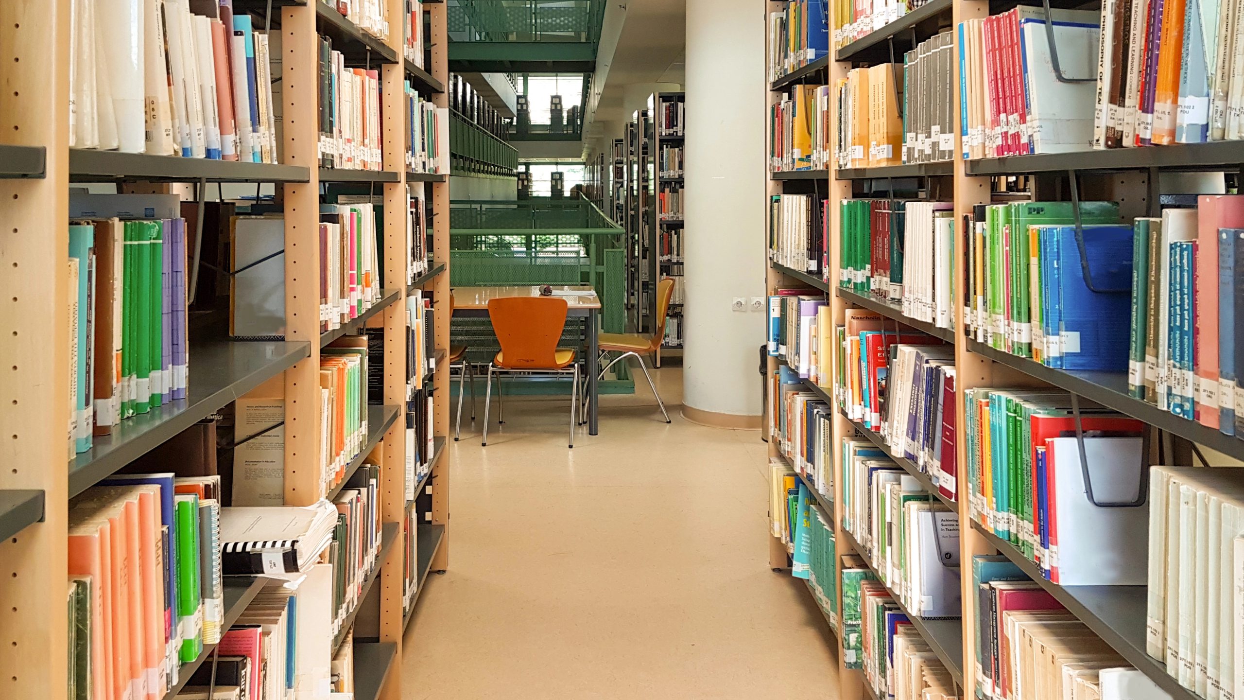 Le rapport Clarivate évalue l'adoption et la mise en œuvre de l'IA par les bibliothèques