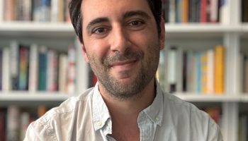 Little, Brown fait appel à Michael Goldsmith pour diriger la publicité