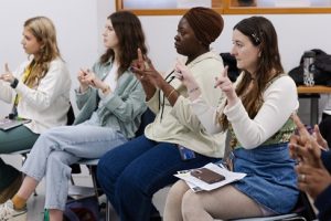 Les cours d&rsquo;ASL pour le personnel de BPL élargissent l&rsquo;accessibilité